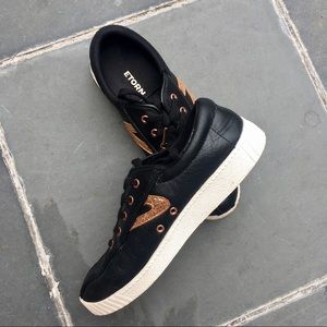 TRETORN Black/Rose Gold (NYLITE2) sneaker sz 7.5